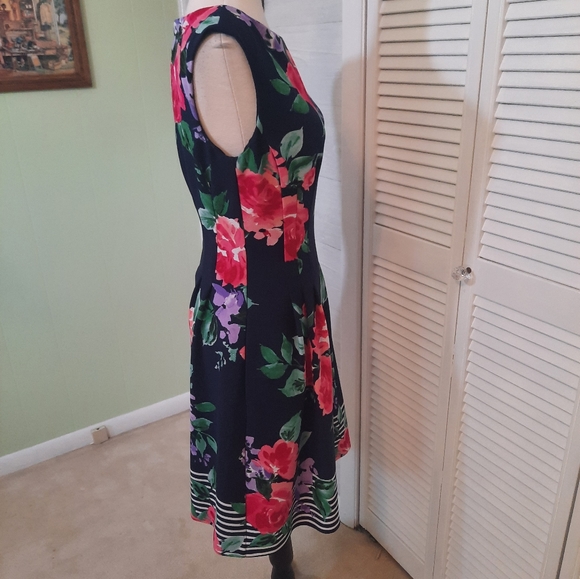 Jessica Howard floral fit and flare pleated dress sz 8 *2 - Picture 4 of 9
